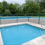 Adosado Con Piscina En El Valle De Ason La Tudanca Hébergement de vacances *