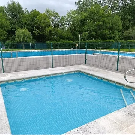 Adosado Con Piscina En El Valle De Ason La Tudanca Hébergement de vacances *
