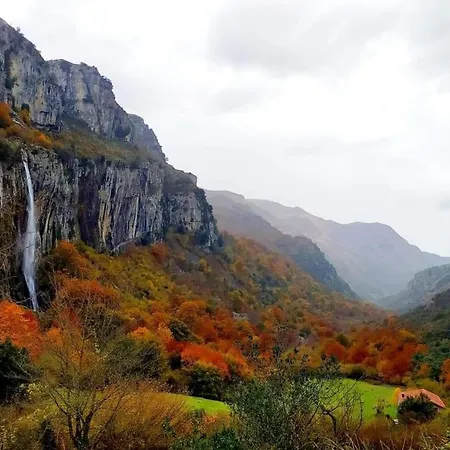 Dom wakacyjny Adosado Con Piscina En El Valle De Ason La Tudanca Arredondo