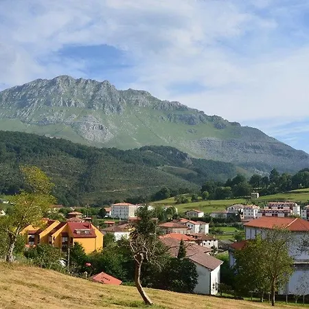Dom wakacyjny Adosado Con Piscina En El Valle De Ason La Tudanca *