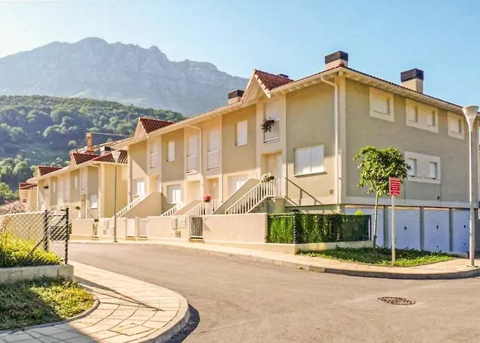 Hébergement de vacances Adosado Con Piscina En El Valle De Ason La Tudanca *