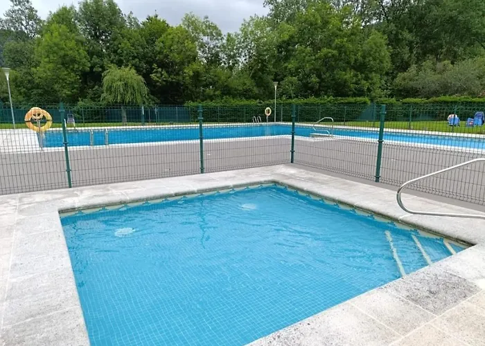 Adosado Con Piscina En El Valle De Ason La Tudanca Hébergement de vacances *
