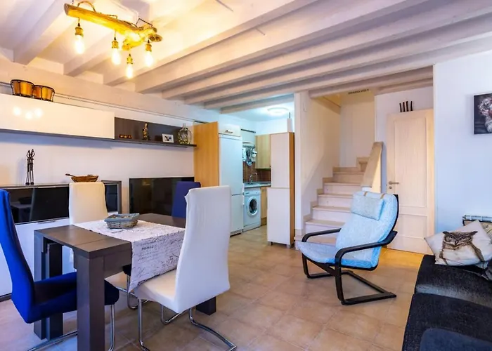 Hébergement de vacances Adosado Con Piscina En El Valle De Ason La Tudanca