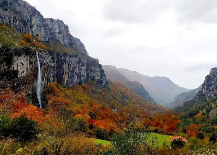 Hébergement de vacances Adosado Con Piscina En El Valle De Ason La Tudanca Arredondo