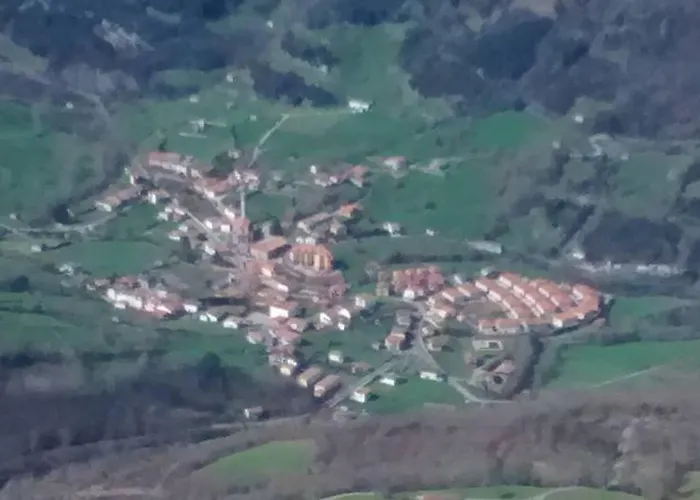 Hébergement de vacances Adosado Con Piscina En El Valle De Ason La Tudanca