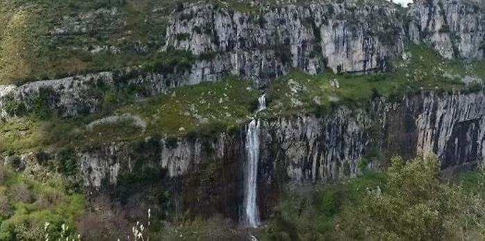 Adosado Con Piscina En El Valle De Ason La Tudanca Hébergement de vacances *