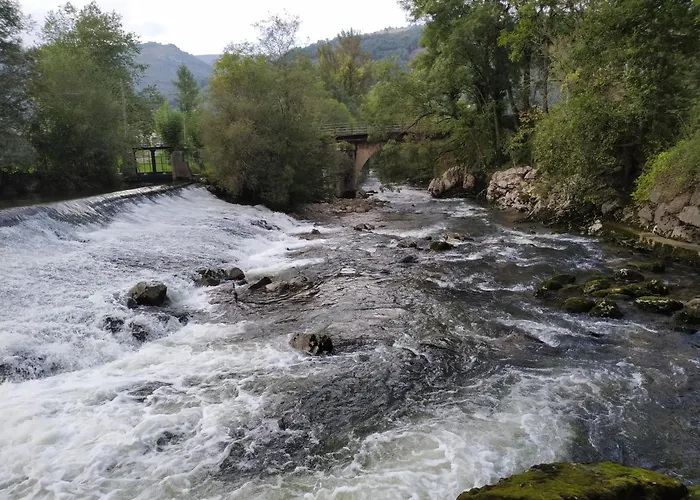 Adosado Con Piscina En El Valle De Ason La Tudanca Hébergement de vacances